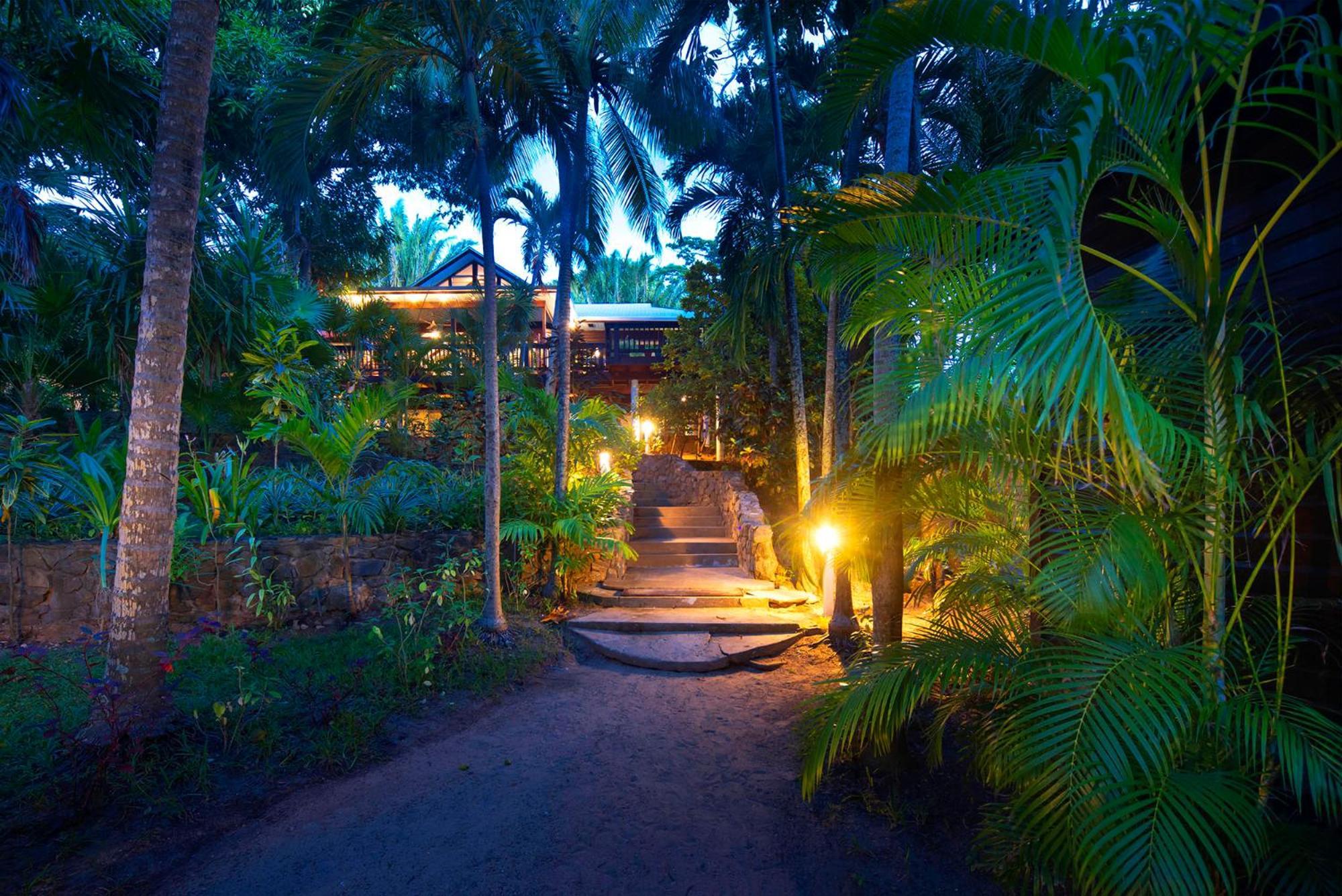 Puerta Azul Hotel Sandy Bay Exterior photo